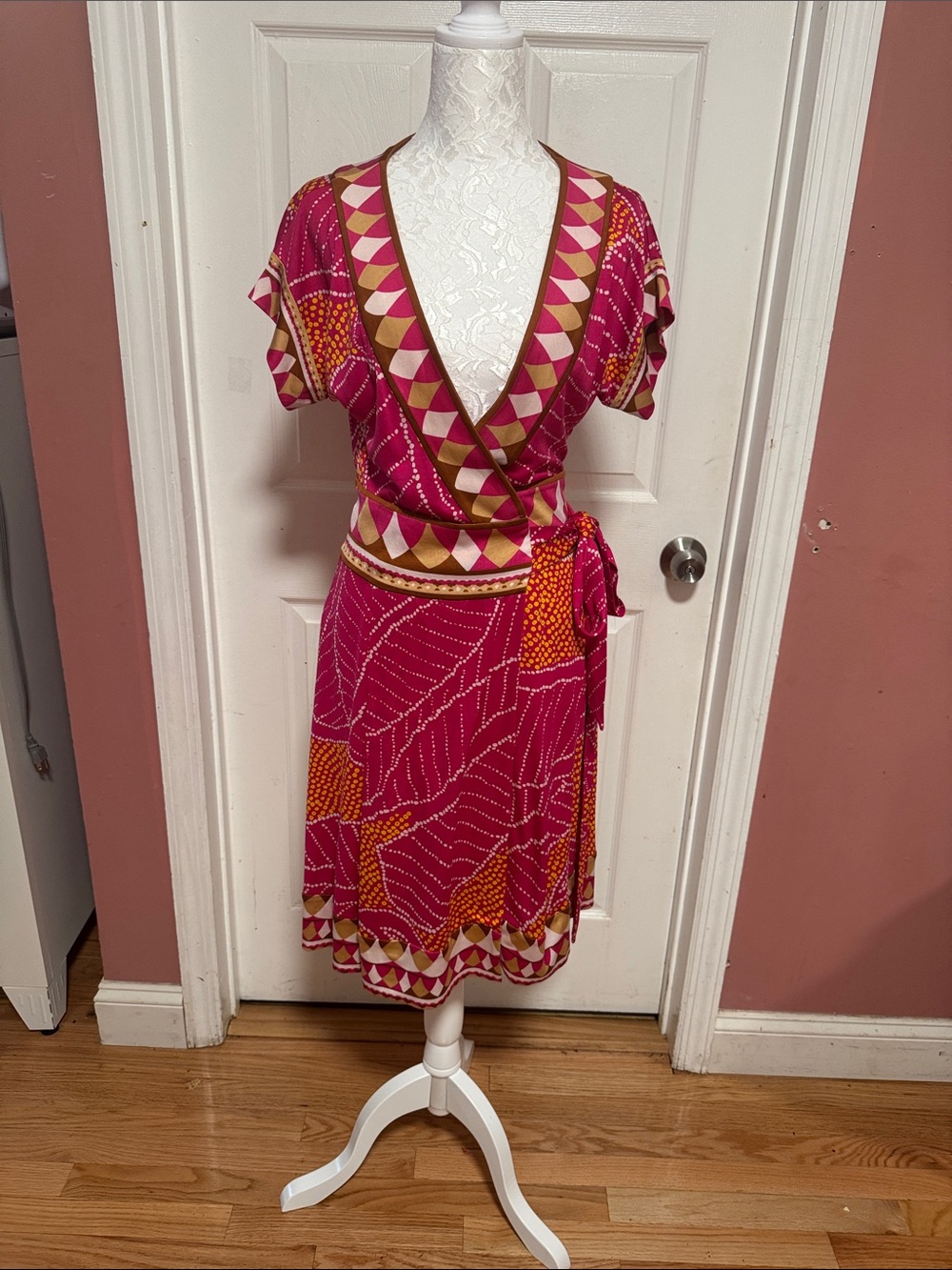 100% SILK Diane Von Furstenberg Pink and Orange Wrap Dress